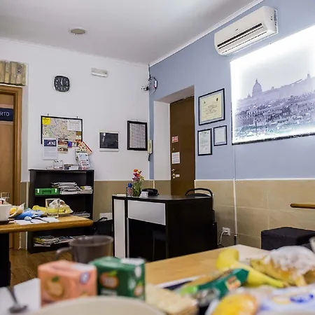 San Peter Oda ve Kahvaltı 4*